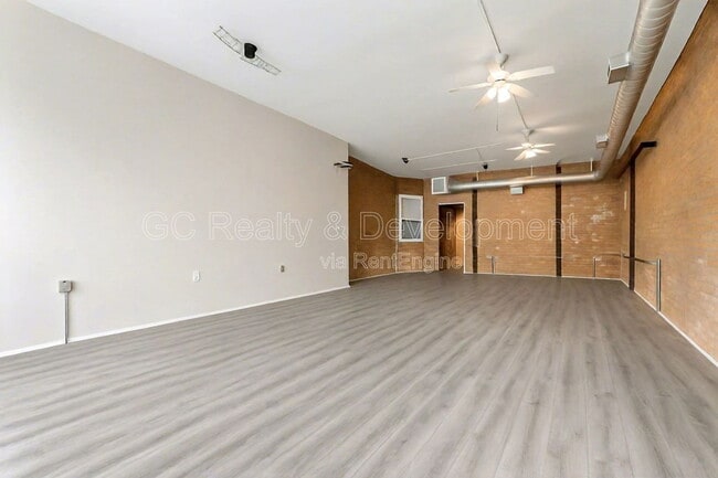 Foto del edificio - 3328 W Chicago Ave