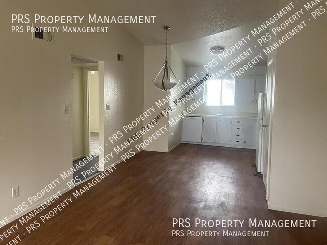 Building Photo - 465 W Ivyglen St