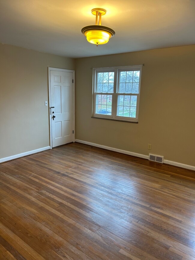 Building Photo - 2009 Elmwood Ave