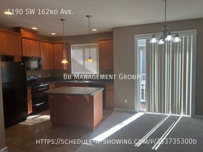 Building Photo - 1190 SW 162nd Ave