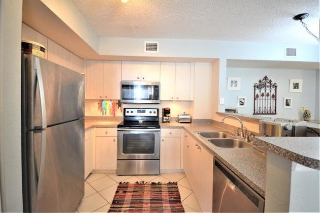 Building Photo - 1801 N Flagler Dr