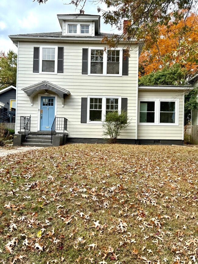 Newly painted exterior - 2312 Hawthorne Ave