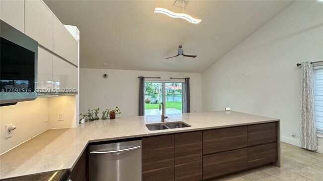 Foto del edificio - 1035 NW 164th Ave