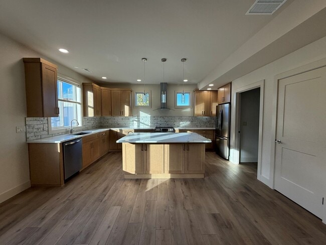 Building Photo - Move-in Special first month's rent free Now renting brand-new 3 bedroom, one study/Den, 2.5 bathr...