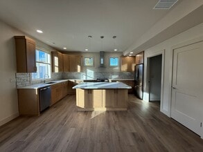 Building Photo - 1722 Castlerock Ave