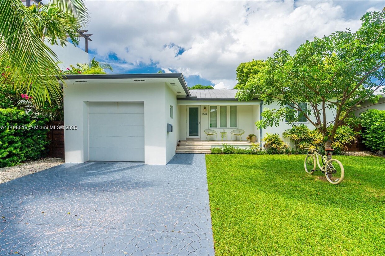 Foto principal - 1749 Bay Dr