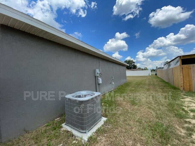 Building Photo - 15611 SW 28th Avenue Rd