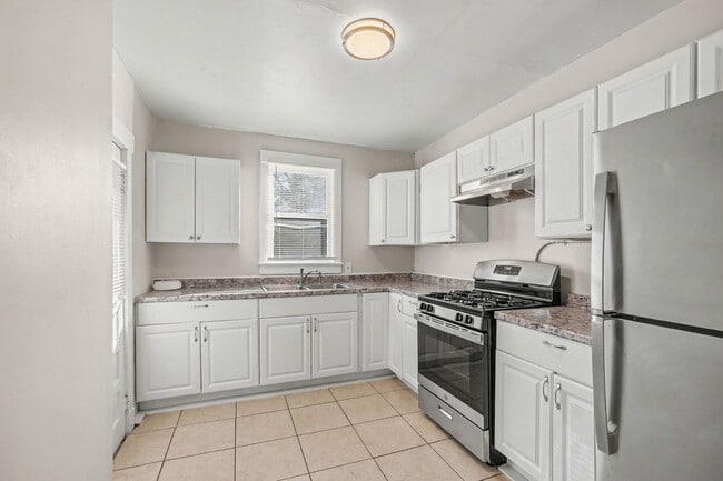 Building Photo - Beautiful 2 Bedroom 1 Bathroom house in Kansas City!