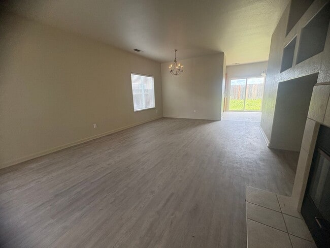 Building Photo - Nice 3-Bedroom House