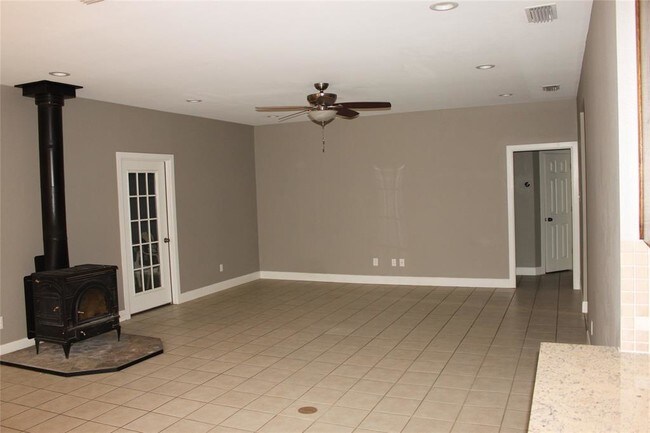 Building Photo - 9473 Wells Rd