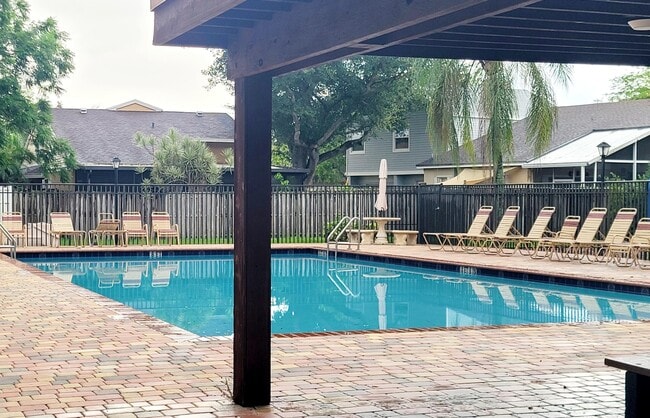 Foto del edificio - 15702 E Waterside Cir