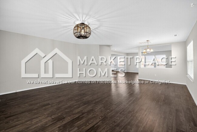 Building Photo - 904 SW Loudon Dr