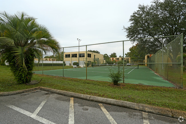 Cancha de tenis - Aztec Villa Apartments