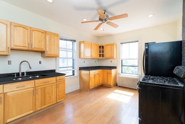 Foto del edificio - 77 Savin Hill Ave