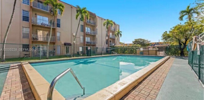Foto del edificio - 4841 NW 7th St
