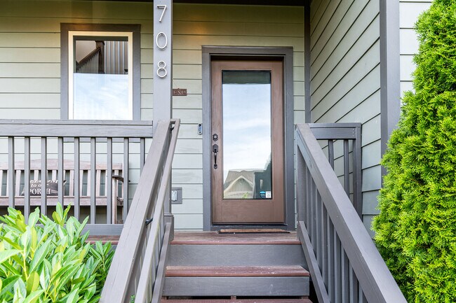 Building Photo - 2708 Greenside Pl