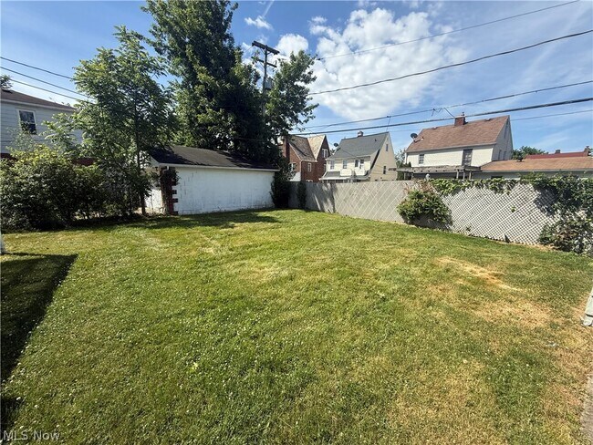 Foto del edificio - 3012 Albion Rd