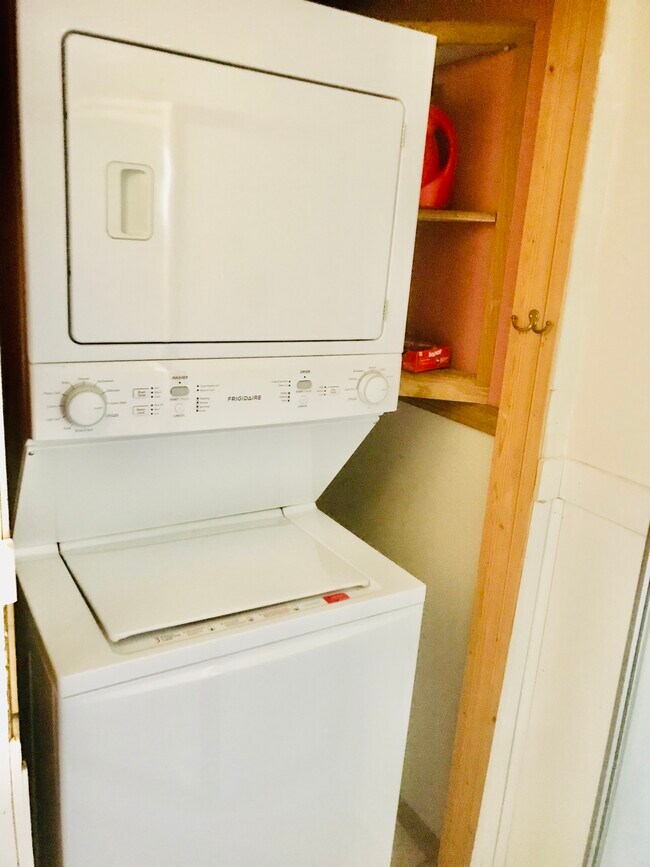 Foto del edificio - 916 Tyler St