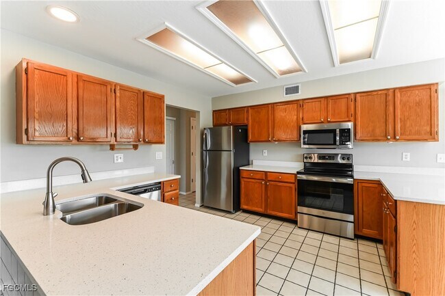 Building Photo - 17609 Brentwood Ct