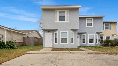 Building Photo - 2418 Johnson Dr