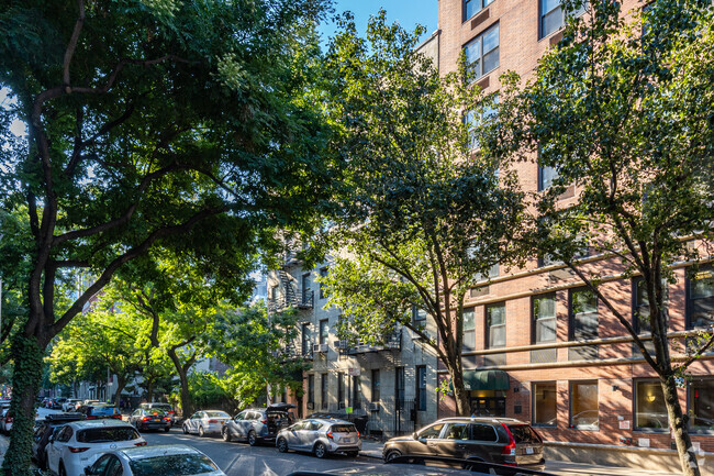 Building Photo - 444 W 48th St