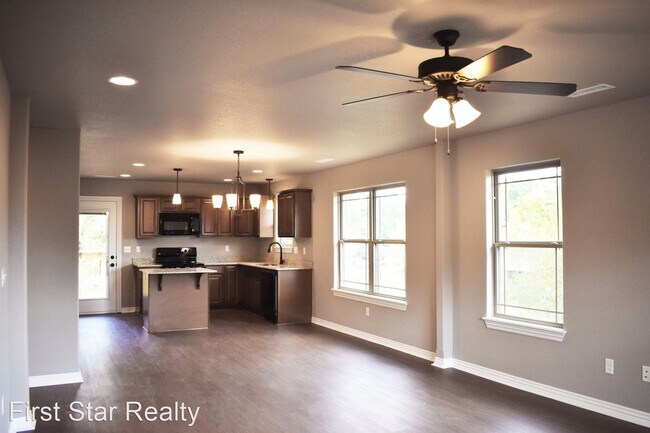 Building Photo - 3 br, 2.5 bath House - 172 S Pinyon Point