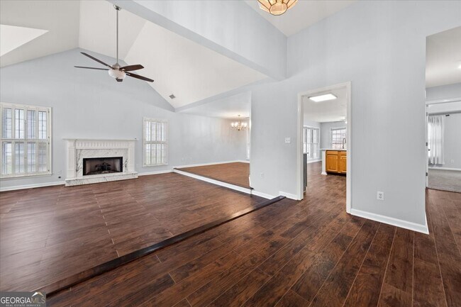 Building Photo - 190 Glen Holly Dr