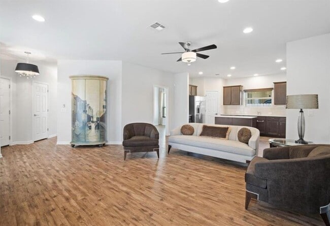 Building Photo - 732 Fortrose Ter