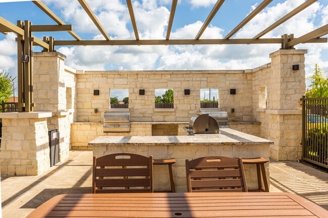 Building Photo - Catalon