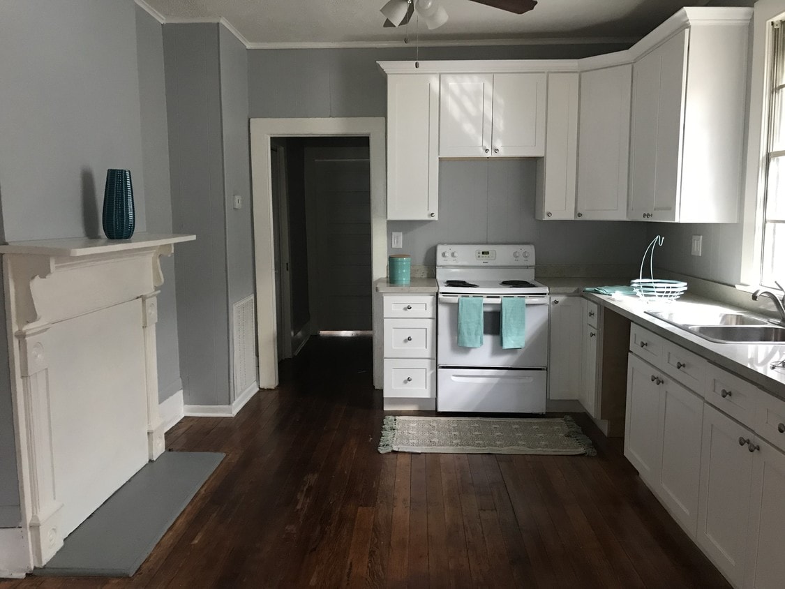 Primary Photo - 1802 Cambronne St