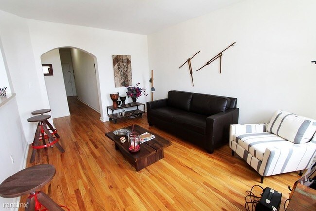Foto del edificio - 320 Sterling St