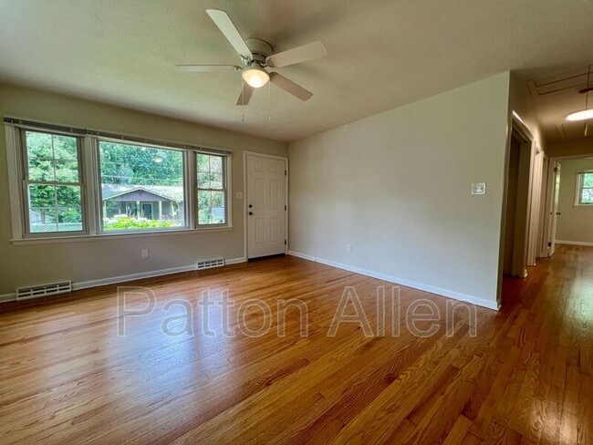 Building Photo - 396 Riverview Dr