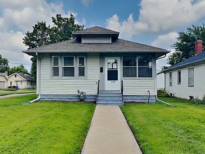 Primary Photo - Perfect 2 Bedroom, 1 Bathroom House in Sai...
