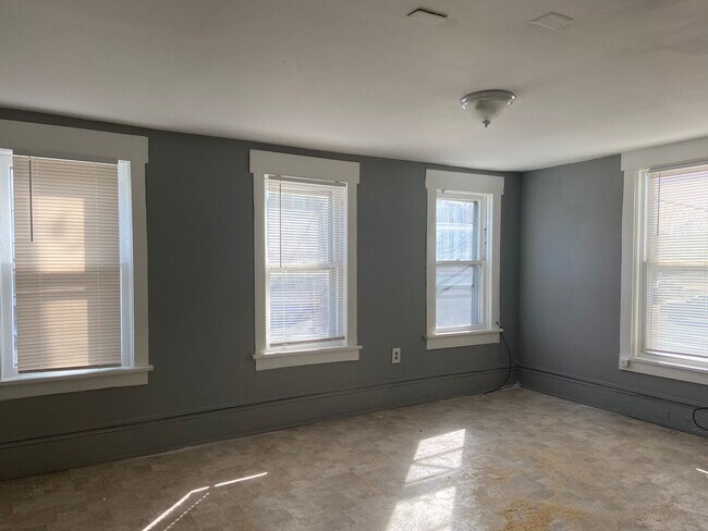 Building Photo - BRLTN Rental LLC, 109 E Broad St Burlington