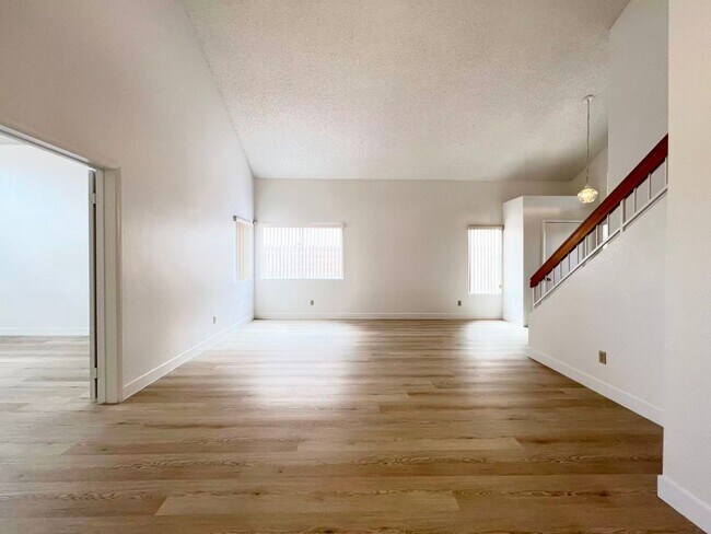 Foto del edificio - 10001 Dove Ridge Dr