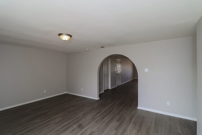 Building Photo - 7009 W Palm Ln