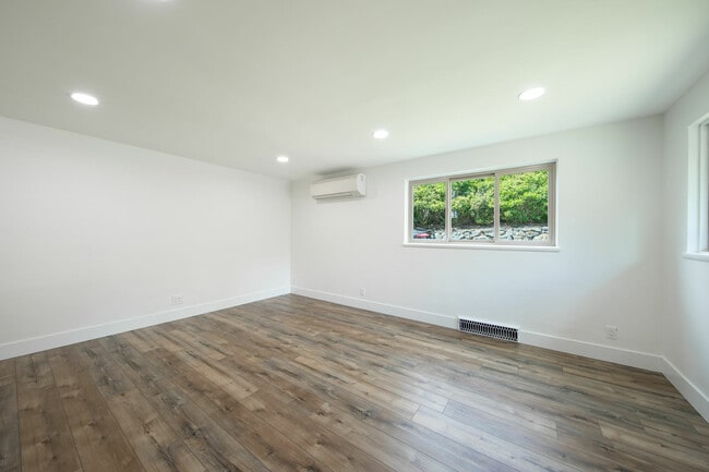 Photo - 2527 NE 110th St Townhome