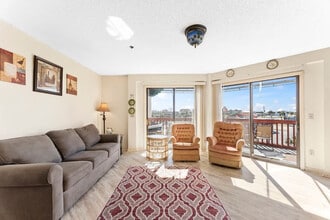 Building Photo - 8730 Thomas Dr