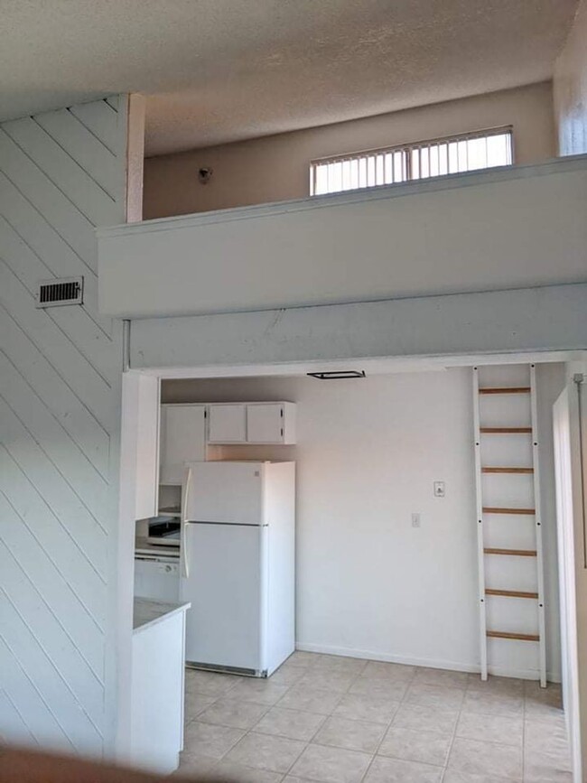 Foto del edificio - 318 W Second St
