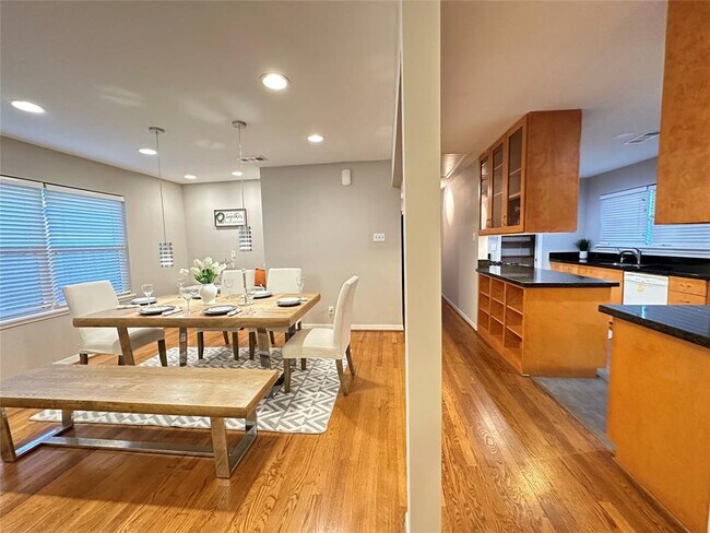Building Photo - 4005 Nenana Dr