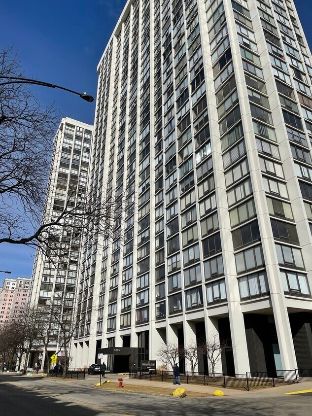 Primary Photo - 5445 N Sheridan Rd
