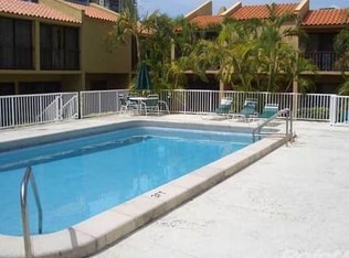 Building Photo - 1990 Brickell Ave