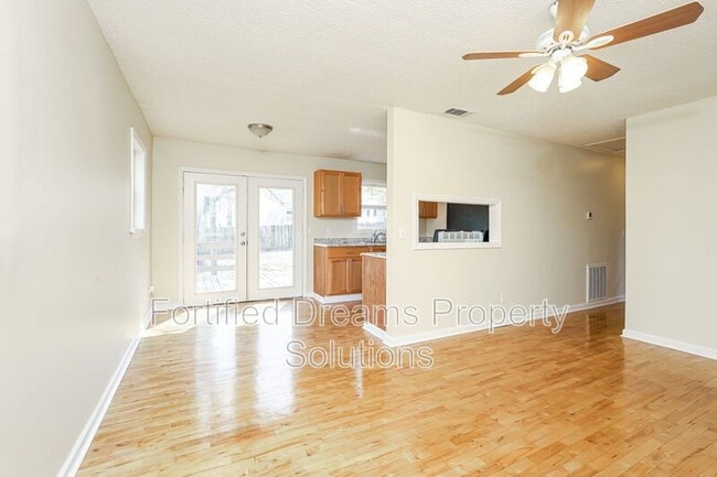 Building Photo - 818 Waugh St