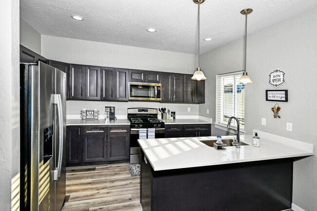 Building Photo - 521 N Creative
