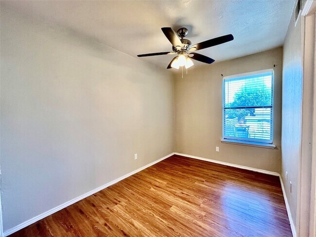Foto del edificio - 2526 W Prairie St
