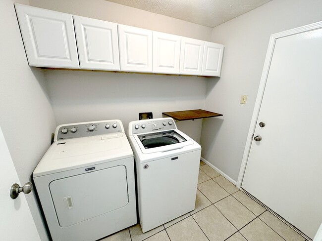 Building Photo - 28 Rockfern Ct