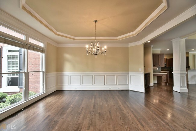 Building Photo - 615 Greenview Terrace