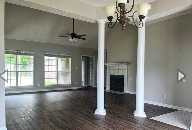 Building Photo - Fine Silver Living in Silver Pointe