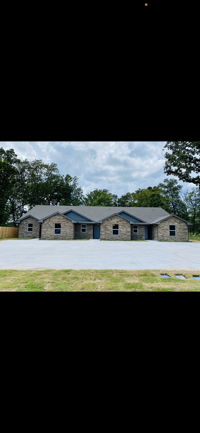 Primary Photo - 145 Town East Dr