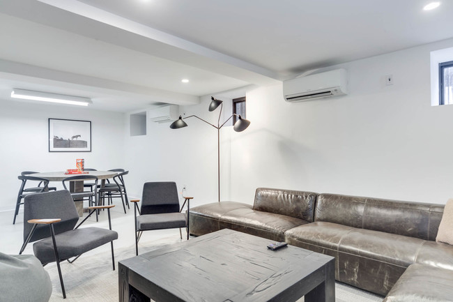 Building Photo - Common Kingston (Furnished Rooms)